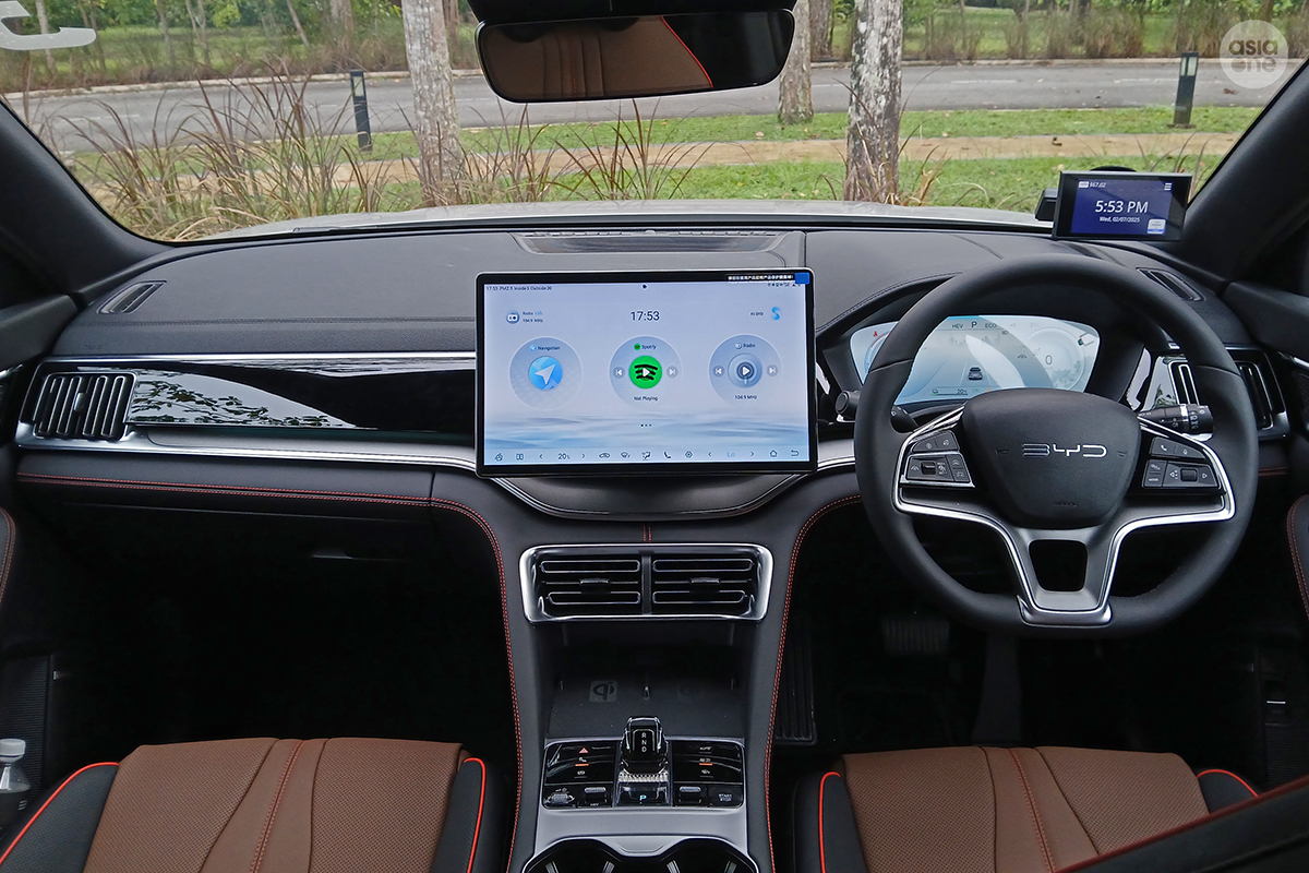 BYD Sealion 6 interior