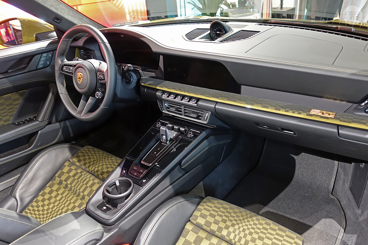 Porsche 911 Spirit 70 interior