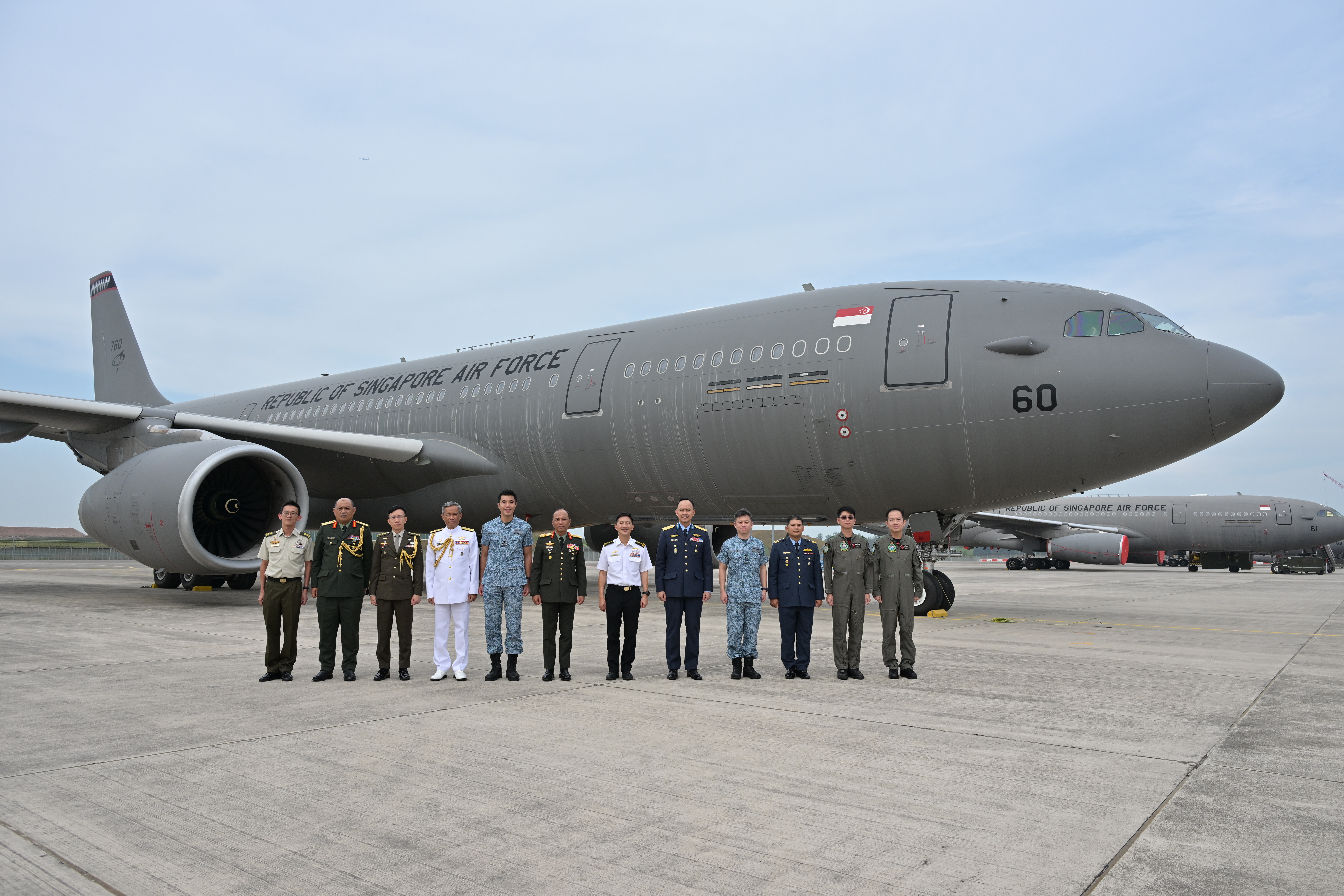 General Malek visited the RSAF's 112 Squadron earlier today. While there, he received a brief on the squadron and the roles of the A330 Multi-Role Tanker Transport (MRTT).
